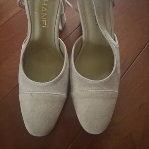 CHANEL Elegant Beige Heels